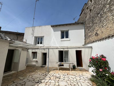 /international/fr/fontenay-le-comte-pays-de-la-loire-310108511215/