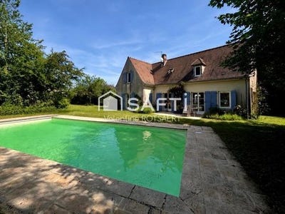 /international/fr/pierrefonds-picardie-310108898636/