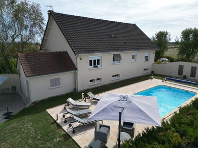 /international/fr/marly-sur-arroux-burgundy-310110395134/