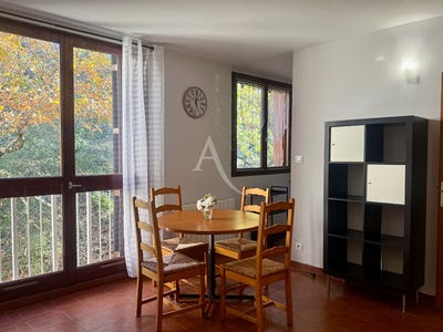 /international/fr/greoux-les-bains-provence-alpes-cote-d-azur-310108210433/