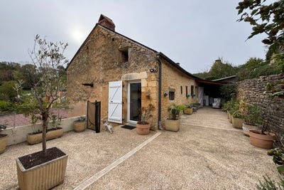 /international/fr/salignac-eyvigues-aquitaine-310120568533/