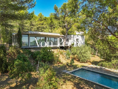 /international/fr/villeneuve-les-avignon-languedoc-roussillon-310108377279/