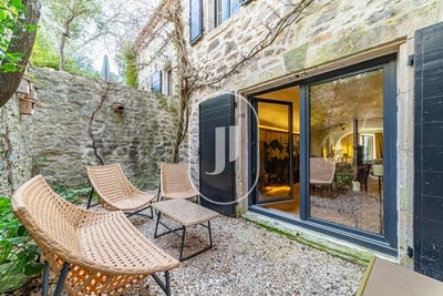 /international/fr/fons-sur-lussan-languedoc-roussillon-310107793168/