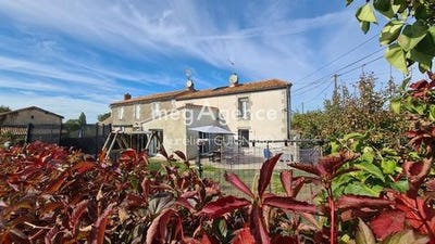 /international/fr/bressuire-charente-310102703704/