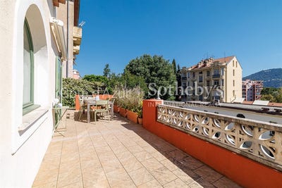 /international/fr/nice-provence-alpes-cote-d-azur-310108419572/