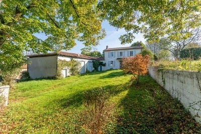/international/fr/roumazieres-loubert-charente-310102765471/