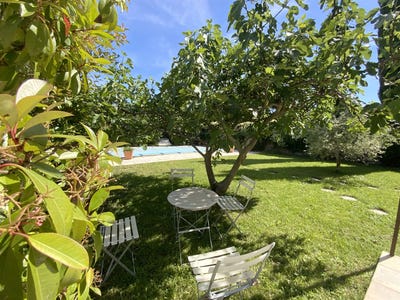 /international/fr/uzes-languedoc-roussillon-310108592997/