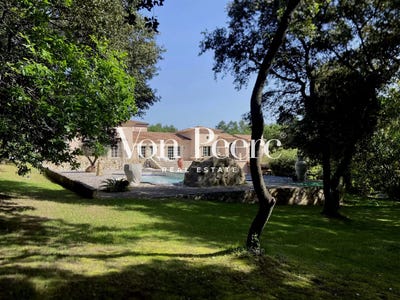 /international/fr/saint-laurent-des-arbres-languedoc-roussillon-310107295004/