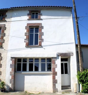 /international/fr/la-chataigneraie-pays-de-la-loire-310099627250/