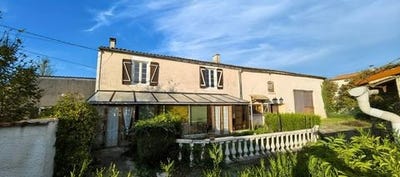 /international/fr/villeneuve-la-comtesse-charente-310103180926/