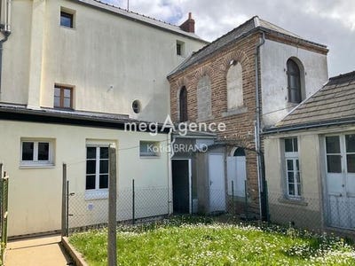 /international/fr/laval-pays-de-la-loire-310107678438/