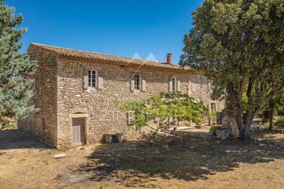 /international/fr/gordes-provence-alpes-cote-d-azur-310101561141/
