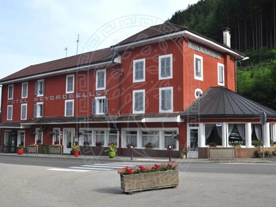 /international/fr/saint-germain-de-joux-aquitaine-310107948757/