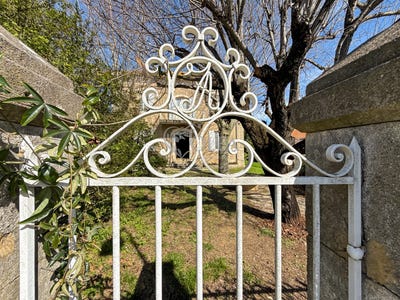 /international/fr/uzes-languedoc-roussillon-310108596885/
