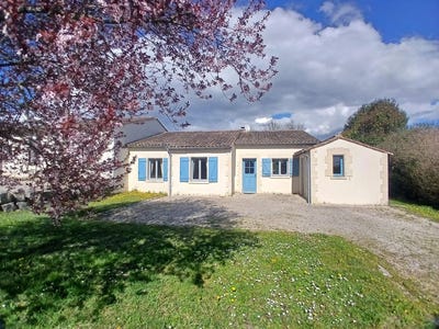 /international/fr/chalais-charente-310106596468/