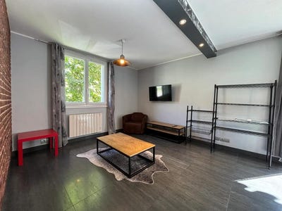 /international/fr/la-lechere-rhone-310108939688/