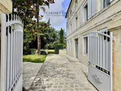 /international/fr/saintes-charente-310108839258/?lang=id