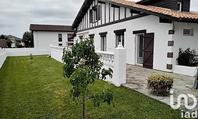 /international/fr/saint-pee-sur-nivelle-aquitaine-310100010909/