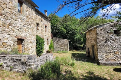 /international/fr/la-motte-chalancon-rhone-310099614638/