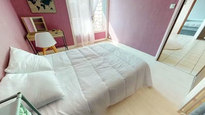 /international/fr/avenue-jacques-duclos-venissieux-rhone-310104203828/