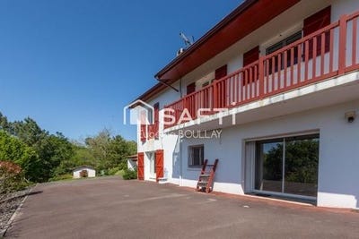 /international/fr/saint-pee-sur-nivelle-aquitaine-310100612046/