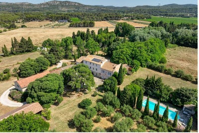 /international/fr/salon-de-provence-hh-15863919-salon-de-provence-provence-alpes-cote-d-azur-310101080273/?lang=en