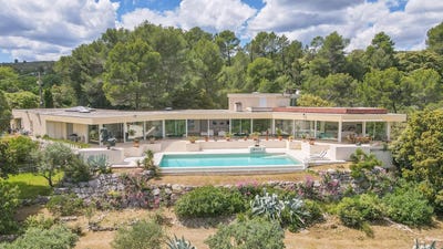 /international/fr/salernes-hh-15586735-salernes-provence-alpes-cote-d-azur-310100953944/