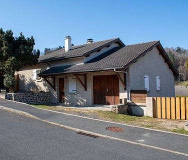 /international/fr/saint-julien-chapteuil-auvergne-310107649620/