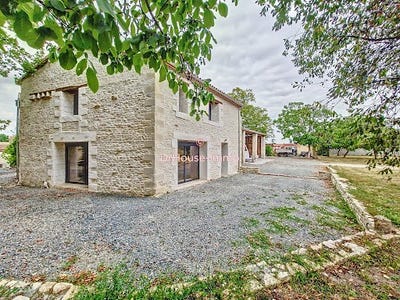/international/fr/prahecq-charente-310101105680/