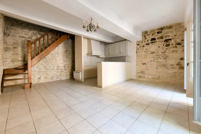 /international/fr/uzes-aquitaine-310108329137/