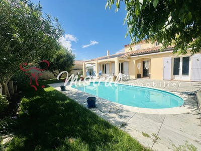 /international/fr/aigues-mortes-languedoc-roussillon-310099624329/