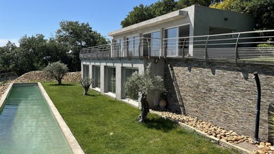 /international/fr/rochefort-du-gard-languedoc-roussillon-310107624003/