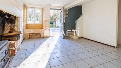 /international/fr/manzac-sur-vern-aquitaine-120097841187/