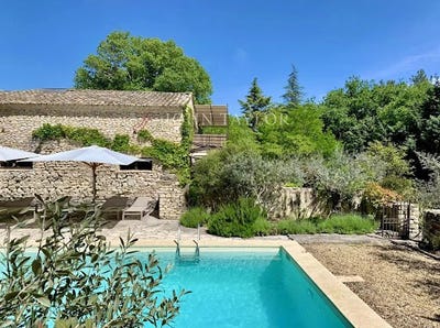 /international/fr/gordes-provence-alpes-cote-d-azur-310105908504/