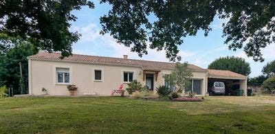 /international/fr/baignes-sainte-radegonde-charente-310098772458/
