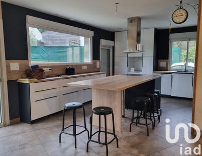 /international/fr/la-chapelle-saint-laud-pays-de-la-loire-310108590313/