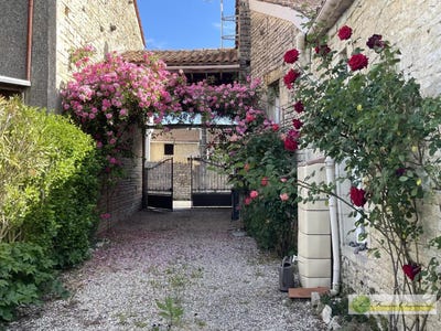 /international/fr/fouqueure-charente-310100708974/