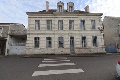 /international/fr/clere-les-pins-centre-val-de-loire-310107671871/
