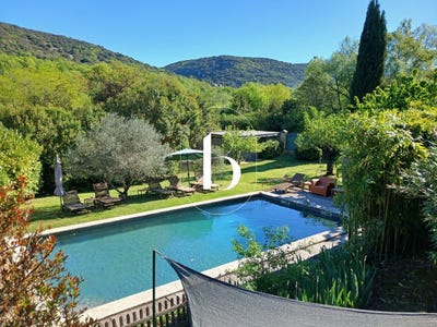 /international/fr/goudargues-languedoc-roussillon-310108189279/