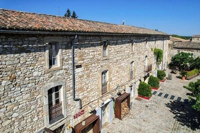 /international/fr/uzes-languedoc-roussillon-310108458804/