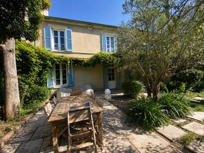 /international/fr/avignon-provence-alpes-cote-d-azur-310108597277/
