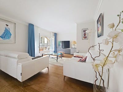 /international/fr/avignon-provence-alpes-cote-d-azur-310101276451/?lang=en