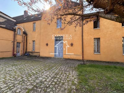 /international/fr/joigny-burgundy-310107837419/
