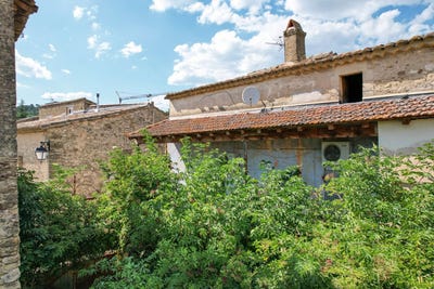 /international/fr/uzes-languedoc-roussillon-120085844066/