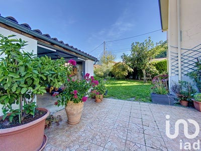 /international/fr/lourdes-midi-pyrenees-310101469612/