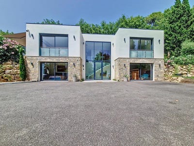 /international/fr/chateauneuf-grasse-hh-15868894-chateauneuf-grasse-provence-alpes-cote-d-azur-310101173294/?lang=en