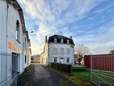 /international/fr/civray-charente-310105517722/