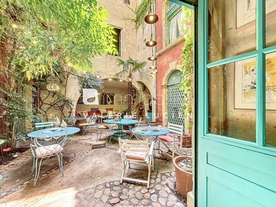 /international/fr/saint-remy-de-provence-provence-alpes-cote-d-azur-310099619145/