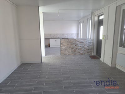 /international/fr/ainay-le-chateau-auvergne-310098534760/