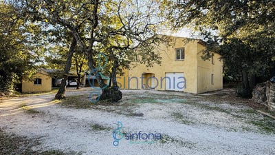/international/fr/arpaillargues-et-aureillac-languedoc-roussillon-310107566472/